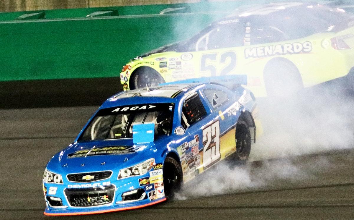 Rookie Holmes battles adversity at Kentucky; comes home with another T-10